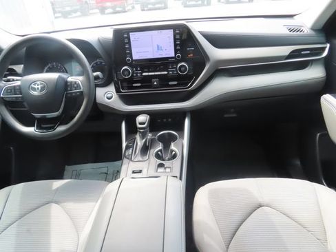 Used 2021 Toyota Highlander L FWD image 24