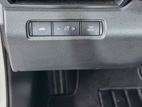 Used 2024 Nissan Altima 2.5 SV FWD image 16
