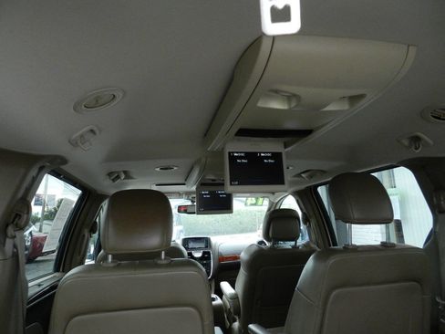 Used 2014 Chrysler Town & Country Limited w/ Luxury Group image 16