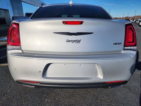 Used 2023 Chrysler 300 Touring L image 7