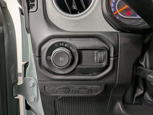 Used 2024 Jeep Wrangler Sahara image 21