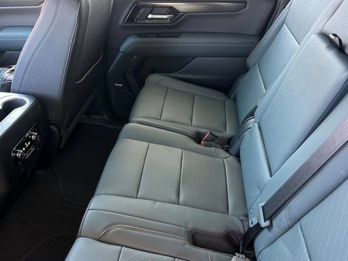 New 2026 GMC Yukon XL AT4 AWD/4WD image 11