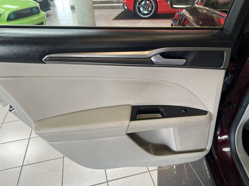 Used 2018 Ford Fusion SE w/ Fusion SE Technology Package image 23