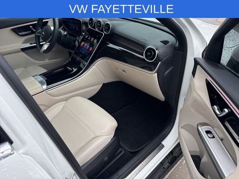 Used 2025 Mercedes-Benz GLC 300 4MATIC image 11
