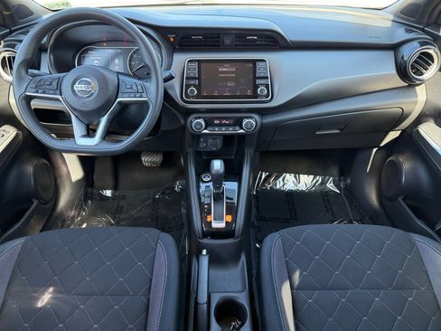 Used 2018 Nissan Kicks SV image 10
