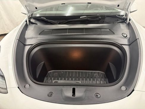 Used 2022 Tesla Model Y Long Range AWD/4WD image 28