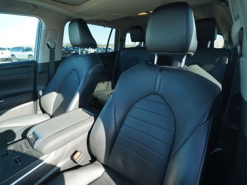 Used 2021 Toyota Highlander XLE image 38