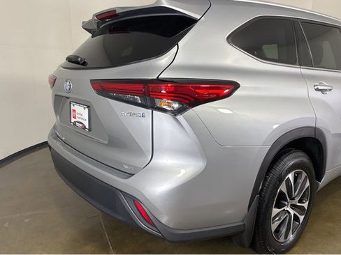 Used 2022 Toyota Highlander XLE image 22