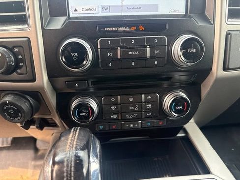 Used 2017 Ford F150 Lariat w/ Equipment Group 502A Luxury AWD/4WD image 16