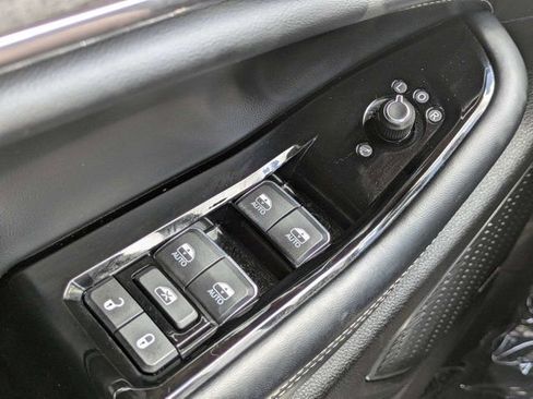 Used 2023 Jeep Grand Cherokee Overland w/ Luxury Tech Group IV RWD image 25