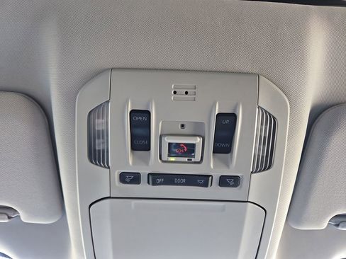 Used 2021 Toyota Highlander Limited AWD/4WD image 24
