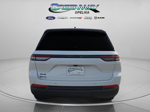 New 2025 Jeep Grand Cherokee Altitude image 6