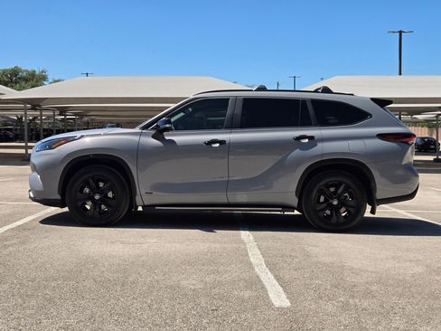 Used 2025 Toyota Highlander XLE AWD/4WD image 7
