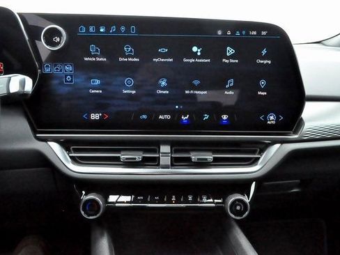 New 2026 Chevrolet Equinox EV LT image 21