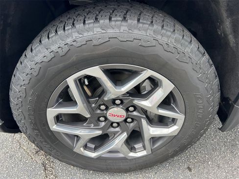 Used 2024 GMC Sierra 1500 SLT image 11