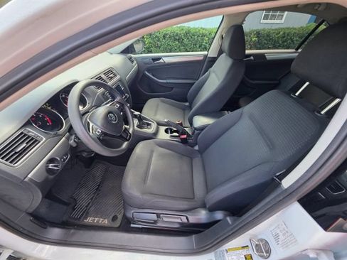 Used 2016 Volkswagen Jetta SE FWD image 12
