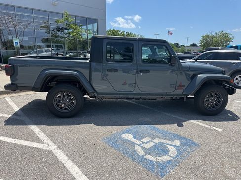New 2025 Jeep Gladiator Sport image 34