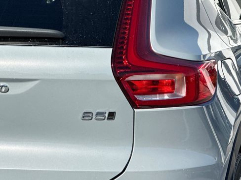 Certified 2025 Volvo XC40 B5 Core image 33