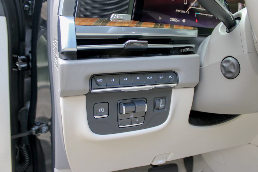 Used 2025 Cadillac Escalade ESV Sport Platinum AWD/4WD image 13