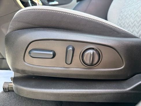 Used 2022 Chevrolet Equinox LT FWD image 17