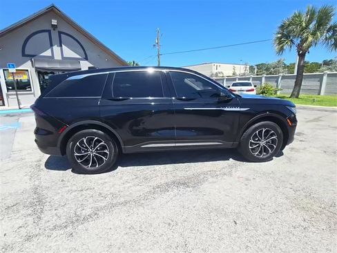 Used 2025 Lincoln Nautilus Premier AWD/4WD image 4
