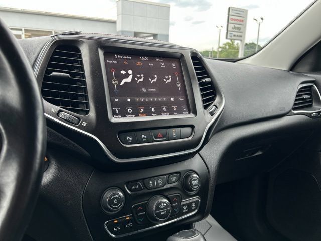 Used 2019 Jeep Cherokee Trailhawk AWD/4WD image 42