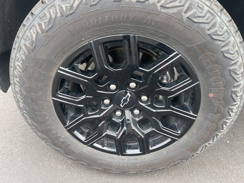 Certified 2024 Chevrolet Colorado Trail Boss w/ Technology Package image 9