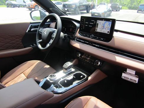 Used 2025 Mitsubishi Outlander SEL AWD/4WD image 37
