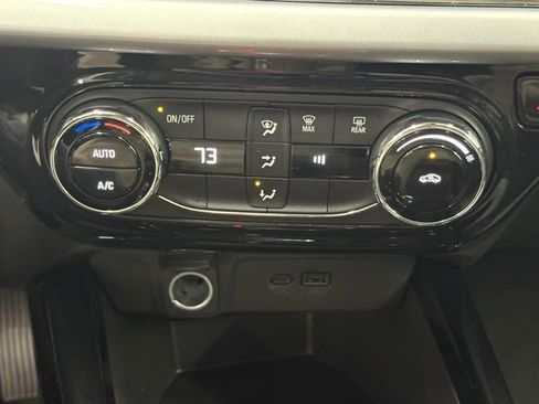 Used 2025 Chevrolet Trax LT image 22