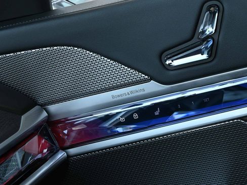 Certified 2024 BMW i7 eDrive50 image 36