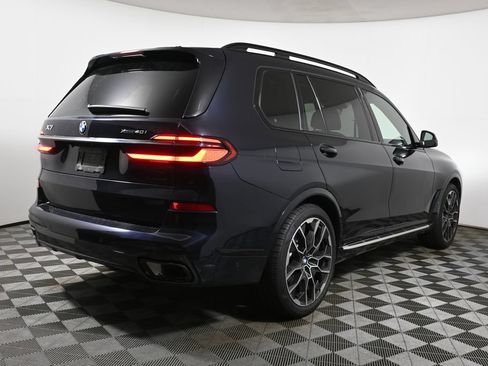 Used 2024 BMW X7 xDrive40i w/ M Sport Package AWD/4WD image 11