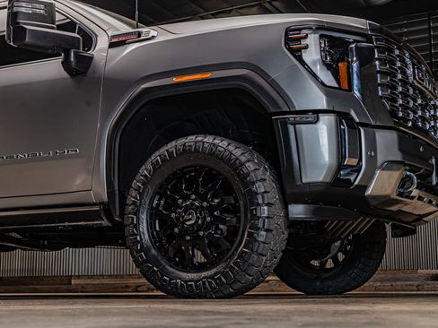 Used 2025 GMC Sierra 3500 Denali w/ Denali Reserve Package AWD/4WD image 13