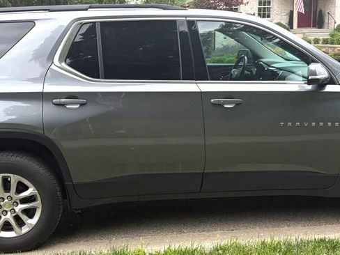 Used 2019 Chevrolet Traverse LT FWD image 4