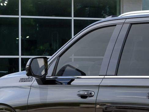 New 2026 Chevrolet Suburban High Country AWD/4WD image 12