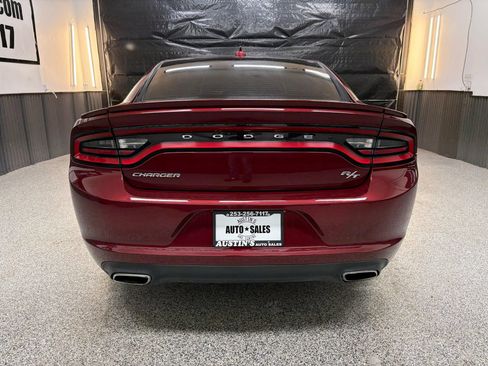 Used 2017 Dodge Charger R/T RWD image 4
