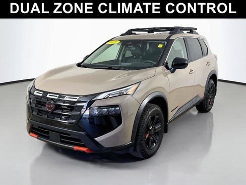 Used 2025 Nissan Rogue SV AWD/4WD image 4