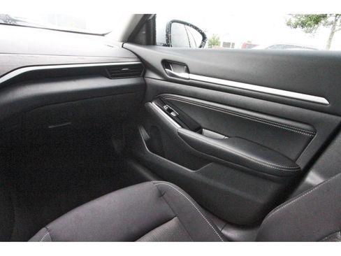 Certified 2023 Nissan Altima 2.5 SV w/ SV Premium Package AWD/4WD image 14