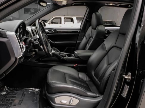 Used 2016 Porsche Cayenne AWD/4WD image 3