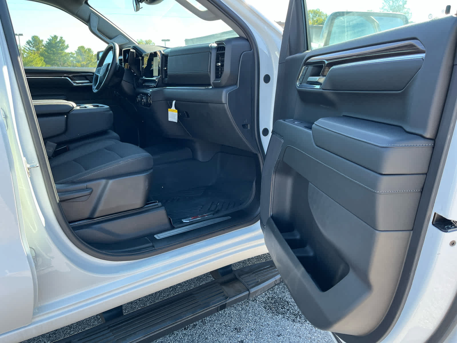 Used 2024 Chevrolet Silverado 1500 LT Trail Boss w/ LPO, Dark Essentials Package AWD/4WD image 27