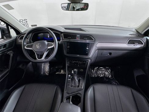 Used 2023 Volkswagen Tiguan SE image 28