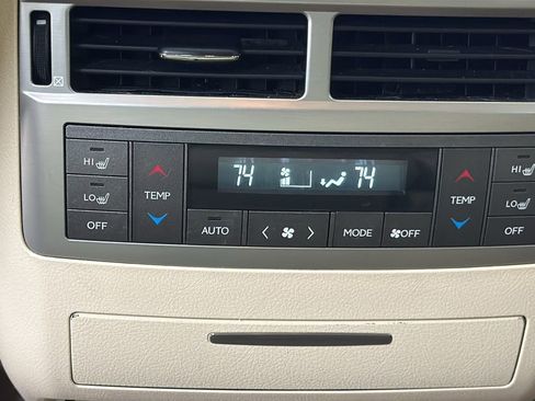 Used 2013 Lexus LX 570 4WD w/ Luxury Pkg image 25