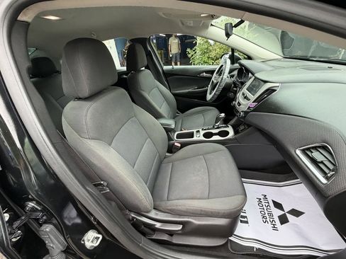 Used 2017 Chevrolet Cruze LS FWD image 34