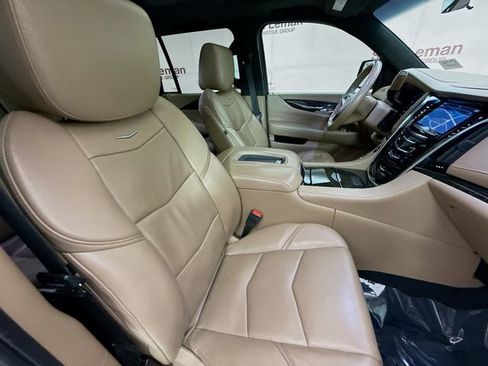 Used 2019 Cadillac Escalade Platinum image 33