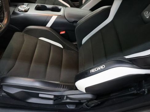 Used 2022 Ford Mustang Shelby GT500 w/ Carbon Fiber Track Pack RWD image 95