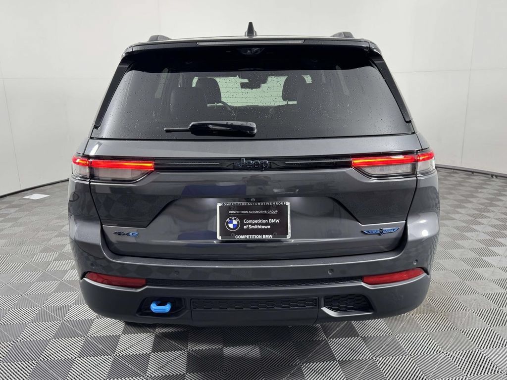 Used 2024 Jeep Grand Cherokee Trailhawk w/ Luxury Tech Group III AWD/4WD image 9