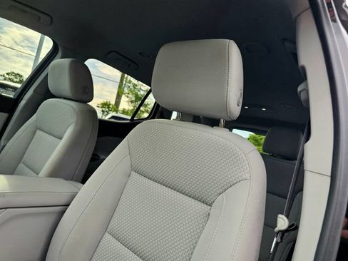 Used 2022 GMC Acadia SLE AWD/4WD image 19
