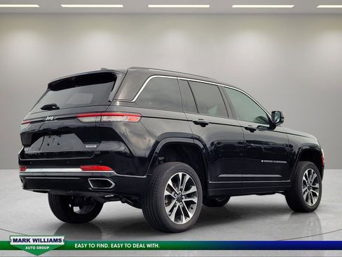 Used 2022 Jeep Grand Cherokee Overland w/ Luxury Tech Group IV AWD/4WD image 4