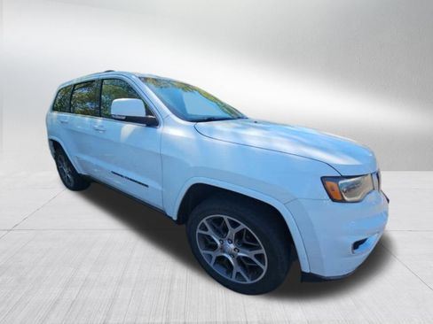 Used 2018 Jeep Grand Cherokee Limited AWD/4WD image 3