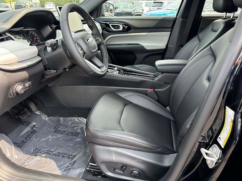 Used 2024 Jeep Compass Limited image 7