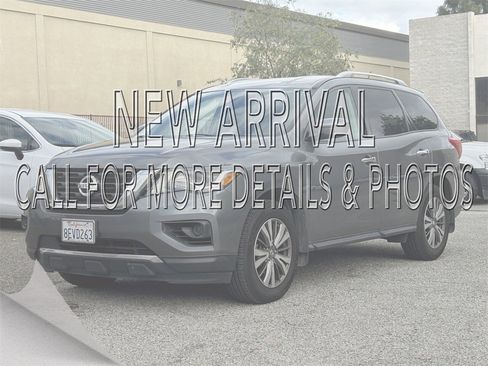 Used 2018 Nissan Pathfinder S image 1